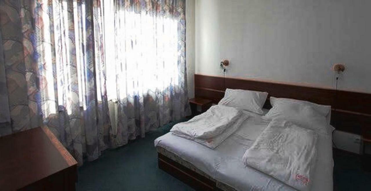 Aranypart Hotel Siofok Luaran gambar